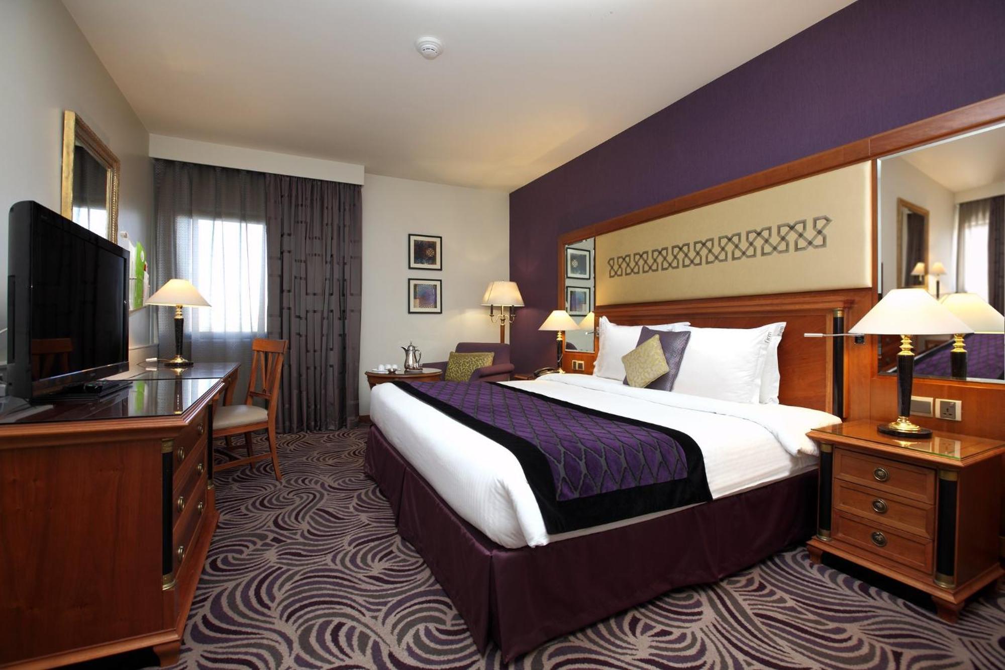 By Ihg 4*