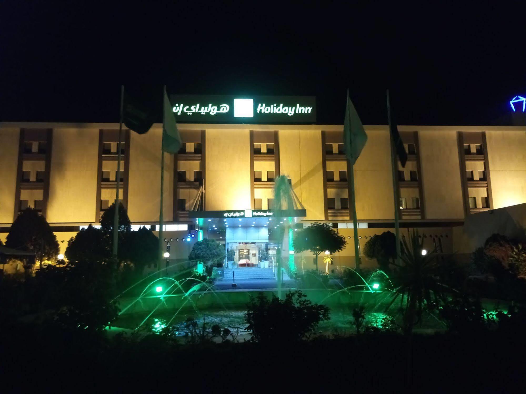 By Ihg